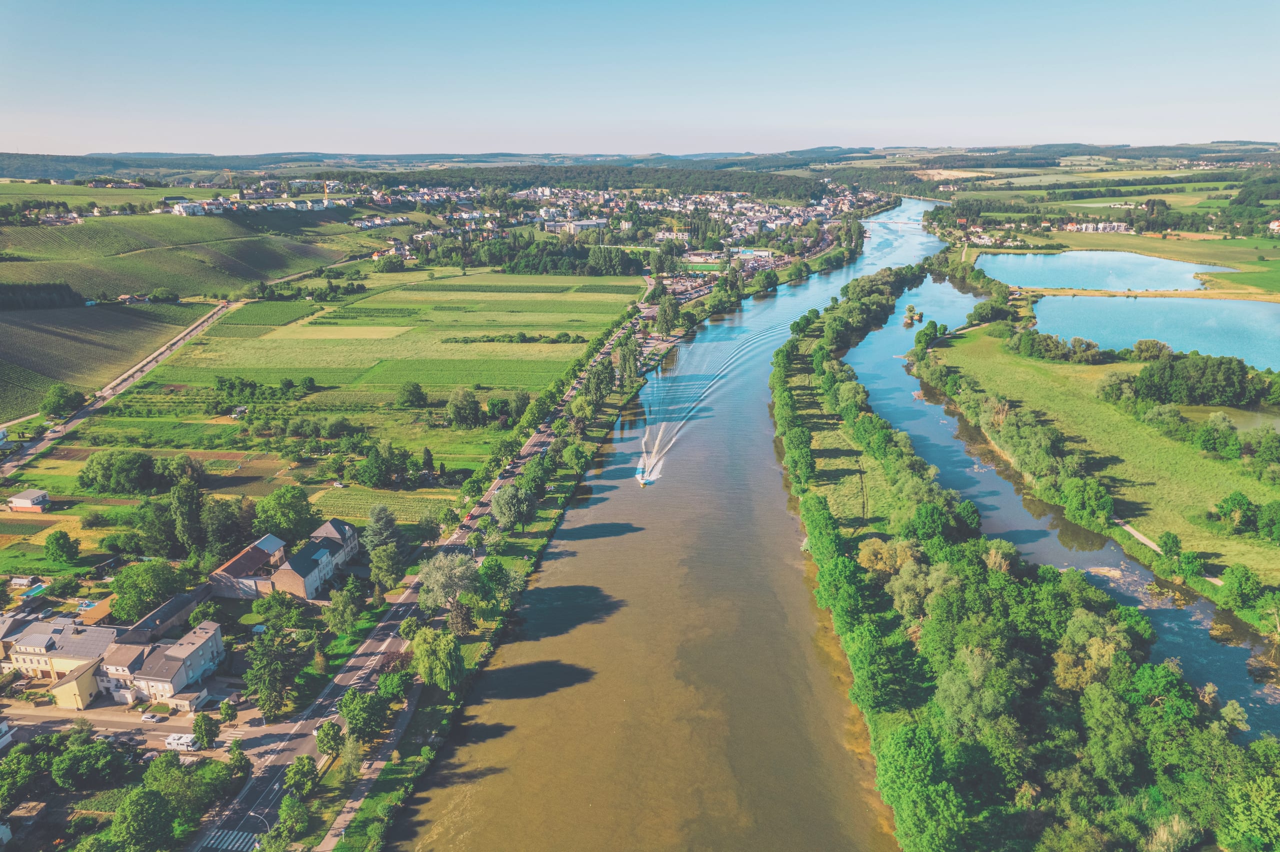 Vue aérienne de Remich et de la Moselle